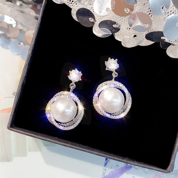 925 silver pin earrings south korea dongdaemun super flash circle diamond zircon pearl stud earrings personalized temperament eardrop femal, Golden
925 silver pin earrings south korea dongdaemun super flash circle diamond zircon pearl stud earrings personalized temperament eardrop femal, Golden