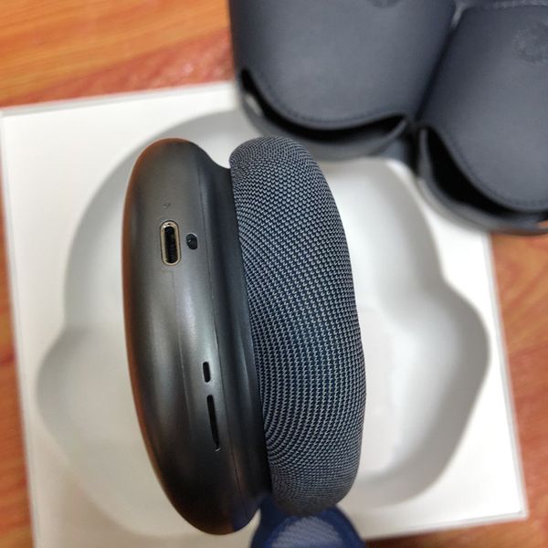 bluetooth headphones wireless earphones with case with retail packingaing silver black red blue green
bluetooth headphones wireless earphones with case with retail packingaing silver black red blue green
