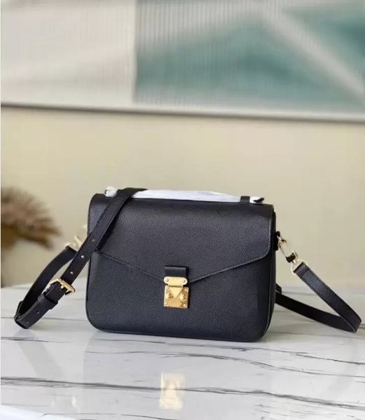 2022 designer handbags women vintage leather shoulder bags claddis embossing messenger bags purse lady classic satchel tote wallet m59211, Red;black
2022 designer handbags women vintage leather shoulder bags claddis embossing messenger bags purse lady classic satchel tote wallet m59211, Red;black