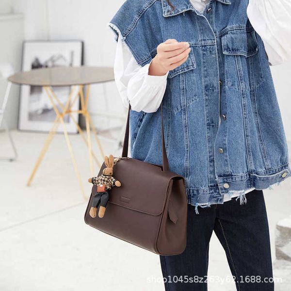 western style texture commuter large capacity bag womens bag 2021 new summer and autumn shoulder messenger bag womens portable tote
western style texture commuter large capacity bag womens bag 2021 new summer and autumn shoulder messenger bag womens portable tote