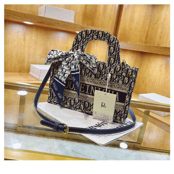 new designer luxury bags spring new handbag large capacity shopping old flower commuter handbag toteshoulder bag
new designer luxury bags spring new handbag large capacity shopping old flower commuter handbag toteshoulder bag