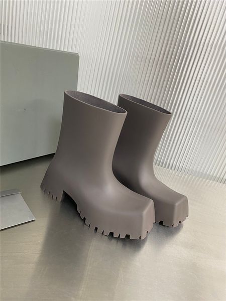 2022 fashion summer rain boots rubber trooper boot 22ss rainboot platform square toe tire high heels chunky women men outsole mid long fashi, Black
2022 fashion summer rain boots rubber trooper boot 22ss rainboot platform square toe tire high heels chunky women men outsole mid long fashi, Black