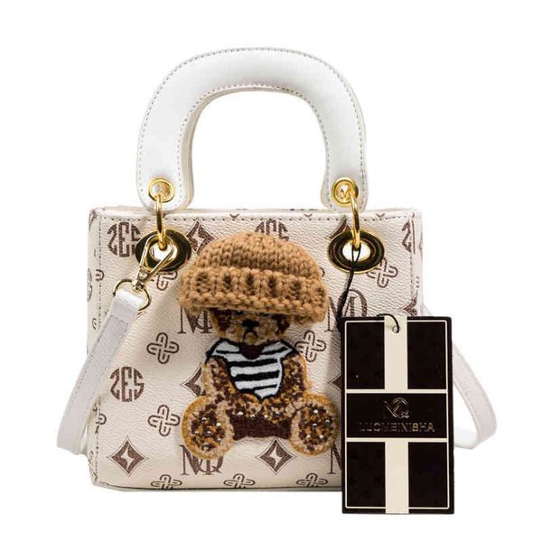 foreign style three-dimensional embroidered female 2022 new fashion hand-held princess diana bag printed single shoulder messenger luxury de
foreign style three-dimensional embroidered female 2022 new fashion hand-held princess diana bag printed single shoulder messenger luxury de
