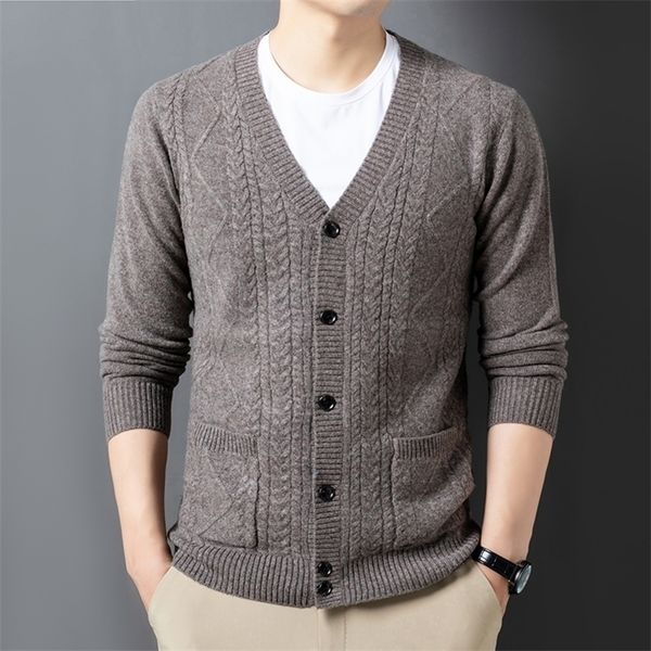 autumn winter thick sweater thick needle jacquard pure wool cardigan mens knitwear young and middleaged knitted cardigan 220817, White;black
autumn winter thick sweater thick needle jacquard pure wool cardigan mens knitwear young and middleaged knitted cardigan 220817, White;black