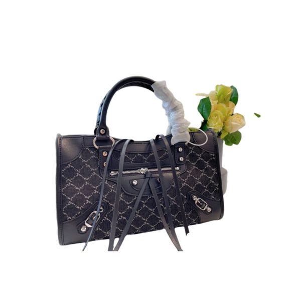 black motorcycle bags baguette bag pure leather quality solid color single shoulder cross handbag designer handbag luxury women man like
black motorcycle bags baguette bag pure leather quality solid color single shoulder cross handbag designer handbag luxury women man like