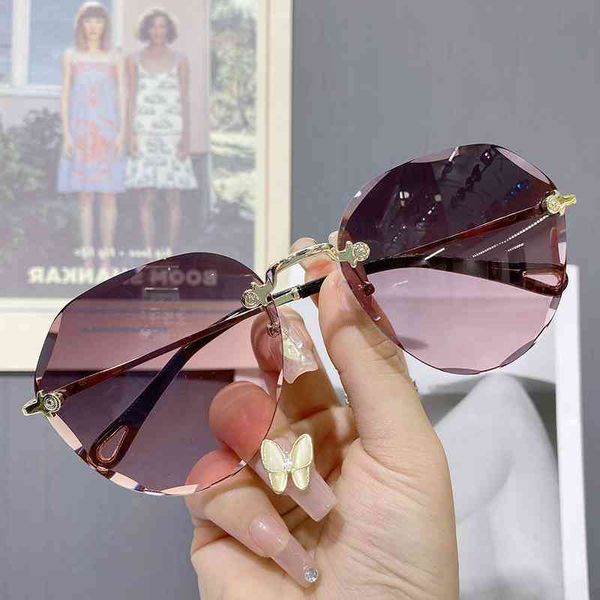 women sunglasses luxury brand designer 2022 new trendy small anti ultraviolet sunglass women's big face thin glass frame vintage sun gl, White;black
women sunglasses luxury brand designer 2022 new trendy small anti ultraviolet sunglass women's big face thin glass frame vintage sun gl, White;black