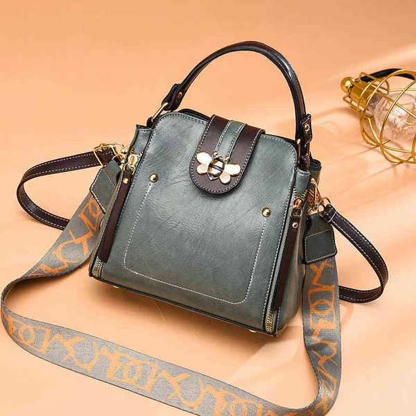 bucket women's 2022 new autumn korean fashion single shoulder soft leather versatile messenger bag handbag luxury designer
bucket women's 2022 new autumn korean fashion single shoulder soft leather versatile messenger bag handbag luxury designer
