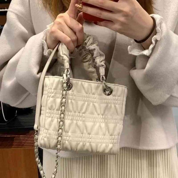 factory direct sale 2022 summer small and exquisite white pleated chain single shoulder messenger diana solid pu brand same hand designer ba
factory direct sale 2022 summer small and exquisite white pleated chain single shoulder messenger diana solid pu brand same hand designer ba