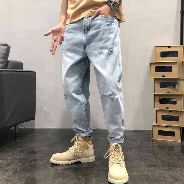 new loose hole men jeans fashion straight casual trousers light color mens denim pants t220726, Blue
new loose hole men jeans fashion straight casual trousers light color mens denim pants t220726, Blue