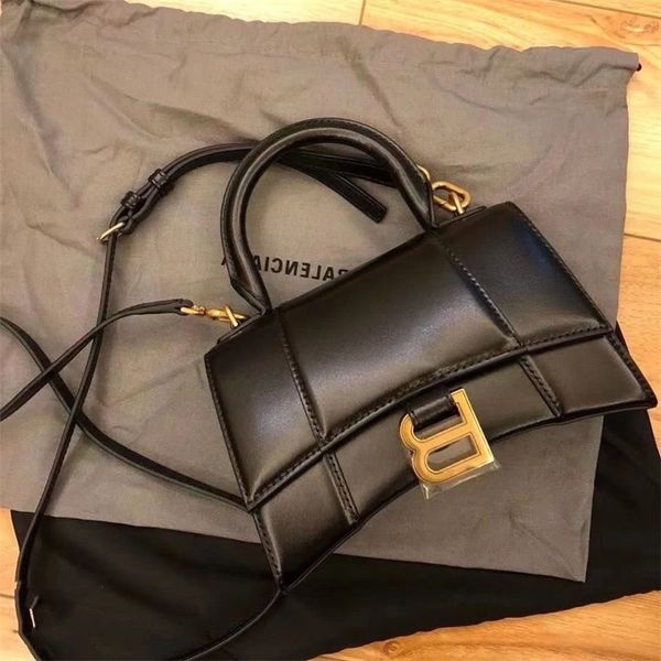 handbag designer balenciga paris family hourglass bag women's french high sense vintage crocodile pattern single shoulder messenger fas
handbag designer balenciga paris family hourglass bag women's french high sense vintage crocodile pattern single shoulder messenger fas