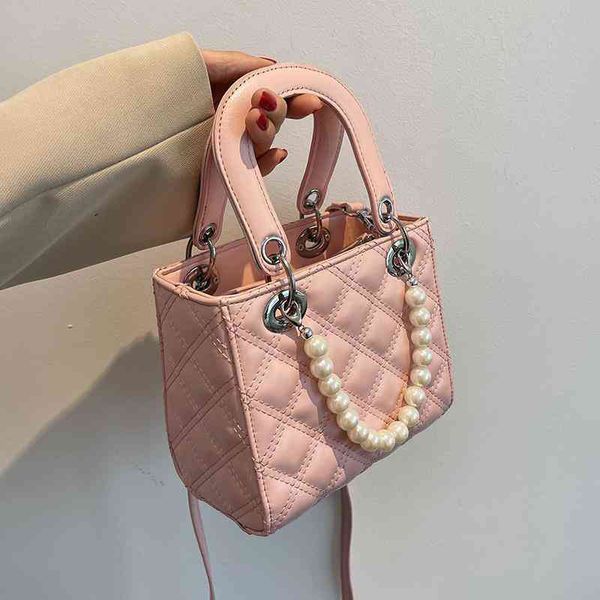 this year's popular female 2022 summer new versatile lingge messenger pearl fashion portable princess bag luxury designer
this year's popular female 2022 summer new versatile lingge messenger pearl fashion portable princess bag luxury designer