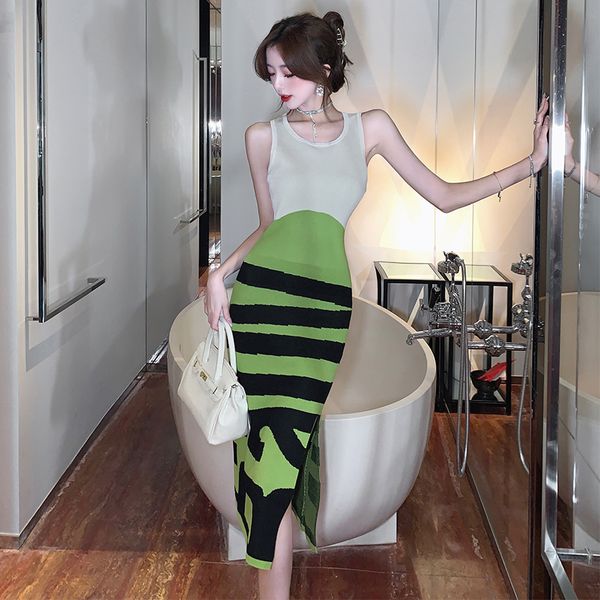 summer 2022 new slim stripe sleeveless vest dress women's high sense stretch slit knit skirt, Black;gray
summer 2022 new slim stripe sleeveless vest dress women's high sense stretch slit knit skirt, Black;gray