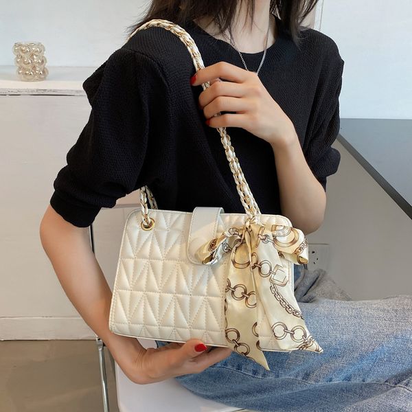 designer bags new fashion 2022 diamond lattice embroidered thread single shoulder oblique span women's leisure armpit
designer bags new fashion 2022 diamond lattice embroidered thread single shoulder oblique span women's leisure armpit