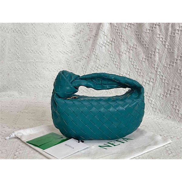 bottegav venetas sheepskin mini jodie knotted satchel cloud dumpling leather hand-held women's woven armpit bag
bottegav venetas sheepskin mini jodie knotted satchel cloud dumpling leather hand-held women's woven armpit bag