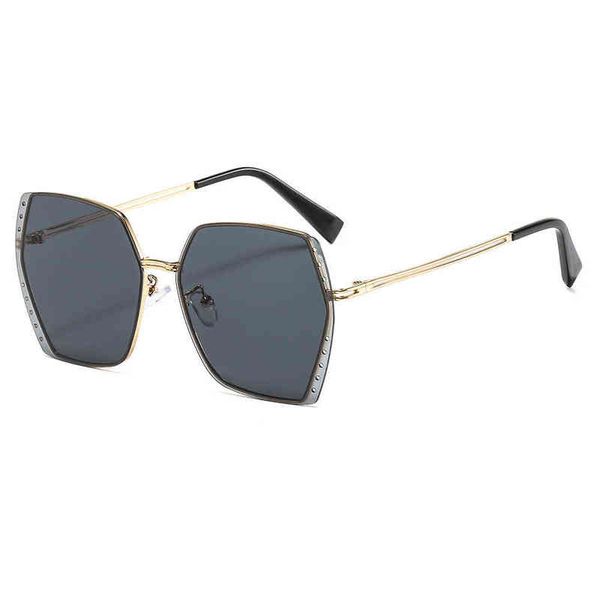 new metal ocean sunglasses personalized lenses square fashionable women's brand designer luxury fashion sun glasses, White;black
new metal ocean sunglasses personalized lenses square fashionable women's brand designer luxury fashion sun glasses, White;black