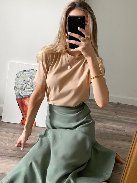 100% cotton soft basic t shirt women 2022 summer new oversized casual solid tee female loose short sleeve simple, White
100% cotton soft basic t shirt women 2022 summer new oversized casual solid tee female loose short sleeve simple, White