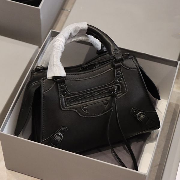 combination of classic designer handbag motorcycle bags and hourglass bag high-end luxury simplicity atmosphere and elegance essential gift
combination of classic designer handbag motorcycle bags and hourglass bag high-end luxury simplicity atmosphere and elegance essential gift