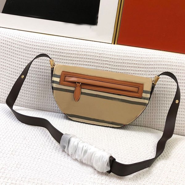 axillary shoulder bag plaid crossbody bag magnetic buckle genuine leather fashion letters classic handbags purse outside zipper pocket
axillary shoulder bag plaid crossbody bag magnetic buckle genuine leather fashion letters classic handbags purse outside zipper pocket