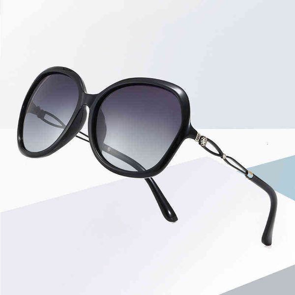 2022 super new trend polarized sunglasses fashion urban men's and women's color changing hip-hop glasses 63qa, White;black
2022 super new trend polarized sunglasses fashion urban men's and women's color changing hip-hop glasses 63qa, White;black