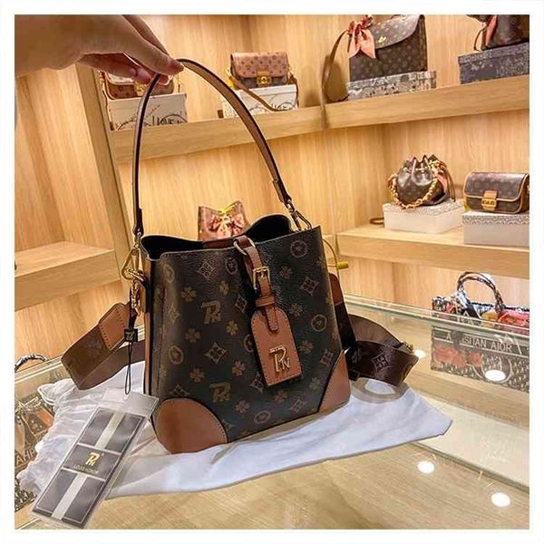 68% off 60% off high capacity women's new trend versatile minority single shoulder bag high-grade feeling commuter tote bag
68% off 60% off high capacity women's new trend versatile minority single shoulder bag high-grade feeling commuter tote bag