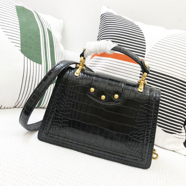 women bags all made of genuine leather branded handbags crocodile pattern one-shoulder diagonal bags baroque style design pearl metal buckle
women bags all made of genuine leather branded handbags crocodile pattern one-shoulder diagonal bags baroque style design pearl metal buckle