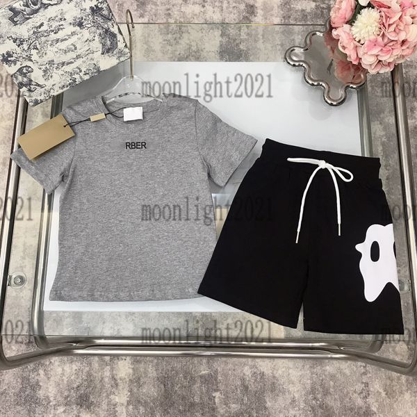 22ss highens boy mos t shirts sets designer beach short pants high-end kids summer tracksuits newly boys sports advanced ice porcelain short, White
22ss highens boy mos t shirts sets designer beach short pants high-end kids summer tracksuits newly boys sports advanced ice porcelain short, White