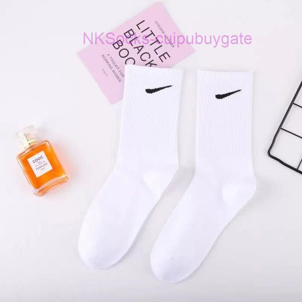men's fashion classic hook brand socks middle tube sports moisture absorption sock casual men women luxury wear medium short sportsocks, Black
men's fashion classic hook brand socks middle tube sports moisture absorption sock casual men women luxury wear medium short sportsocks, Black