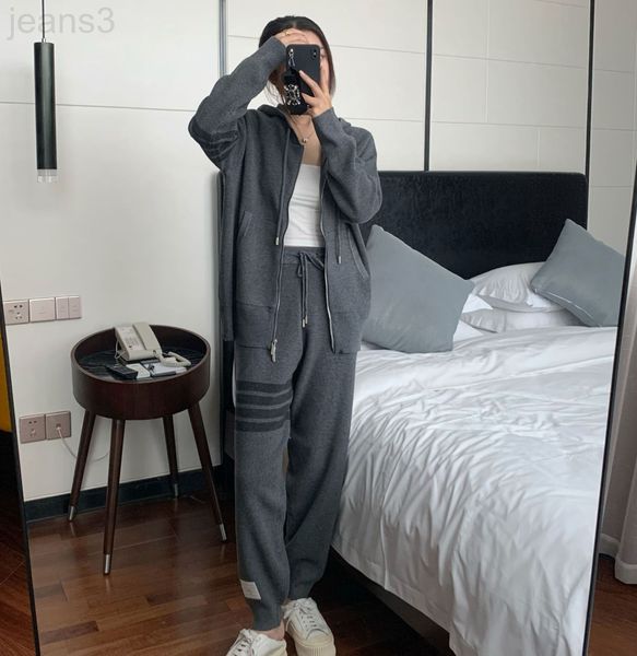 two piece dress designer chao brand autumn winter new waffle tb long sleeve zipper cardigan sweater casual sports suit men's women', White
two piece dress designer chao brand autumn winter new waffle tb long sleeve zipper cardigan sweater casual sports suit men's women', White
