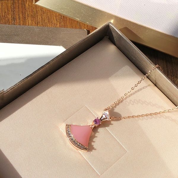 luxury designer necklace classic fashion dream elegance fan-shaped jewelry necklace pendant high-end gift box packaging, Silver
luxury designer necklace classic fashion dream elegance fan-shaped jewelry necklace pendant high-end gift box packaging, Silver