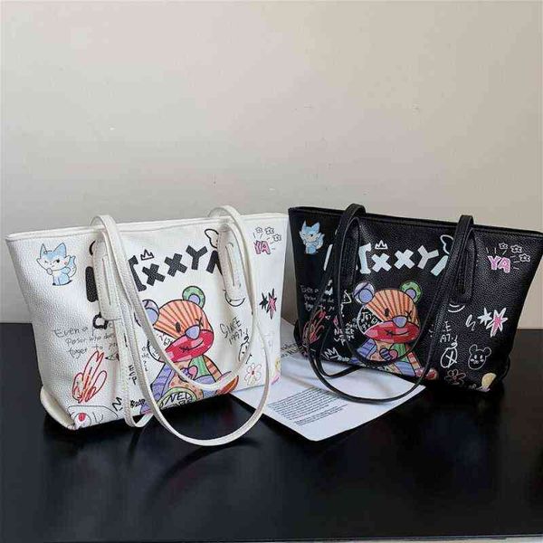 okolive sb0015 bag female new minority personality cute bear graffiti pu tote bag large capacity women's shoulder bag g220526
okolive sb0015 bag female new minority personality cute bear graffiti pu tote bag large capacity women's shoulder bag g220526