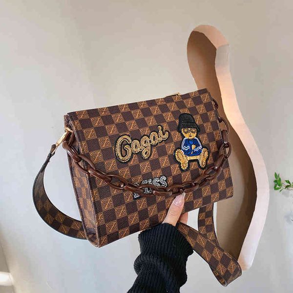 2022 factory wholesale new winter fashion embroidery cartoon bear one shoulder messenger bag letter printed plaid bag l56b
2022 factory wholesale new winter fashion embroidery cartoon bear one shoulder messenger bag letter printed plaid bag l56b