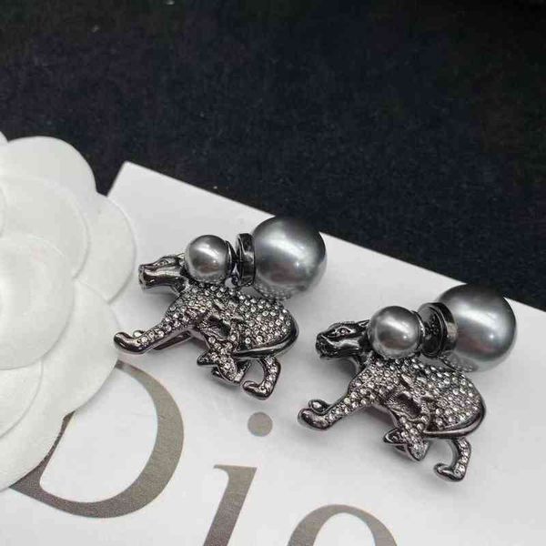 factory outlet new pearl panther inlaid rhinestone tassel earrings women's versatile brass material, Golden
factory outlet new pearl panther inlaid rhinestone tassel earrings women's versatile brass material, Golden