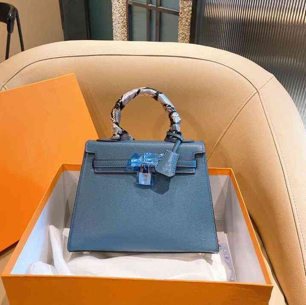 new women original brand fashion 2020 luxurys designers clutch bag handbags 30cm gold silver buckle leather shoulder bags
new women original brand fashion 2020 luxurys designers clutch bag handbags 30cm gold silver buckle leather shoulder bags