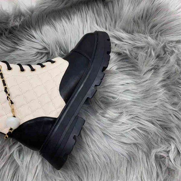shoes soft dress face small fragrant wind short boots female star same leather six hole european martin winter w57t, Black
shoes soft dress face small fragrant wind short boots female star same leather six hole european martin winter w57t, Black
