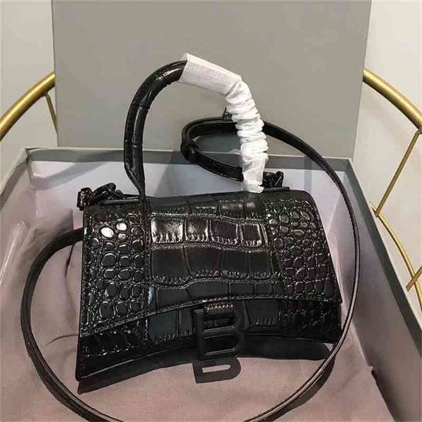 italy balenciga bag designer b high version handbags family hourglasss crocodile leather women's 2022 b-button single shoulder messenge
italy balenciga bag designer b high version handbags family hourglasss crocodile leather women's 2022 b-button single shoulder messenge