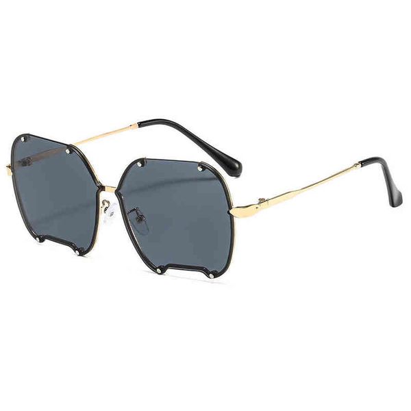 new metal sunglasses men's and women's concave frame brand designer luxury fashion sun glasses, White;black
new metal sunglasses men's and women's concave frame brand designer luxury fashion sun glasses, White;black