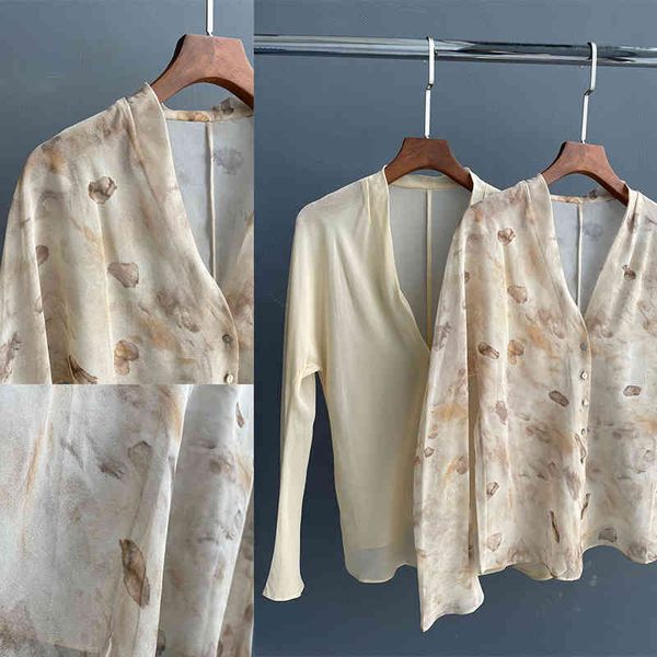 women's polos p275365xrk ce niche micro transparent v-neck georgie silk shirt, White
women's polos p275365xrk ce niche micro transparent v-neck georgie silk shirt, White
