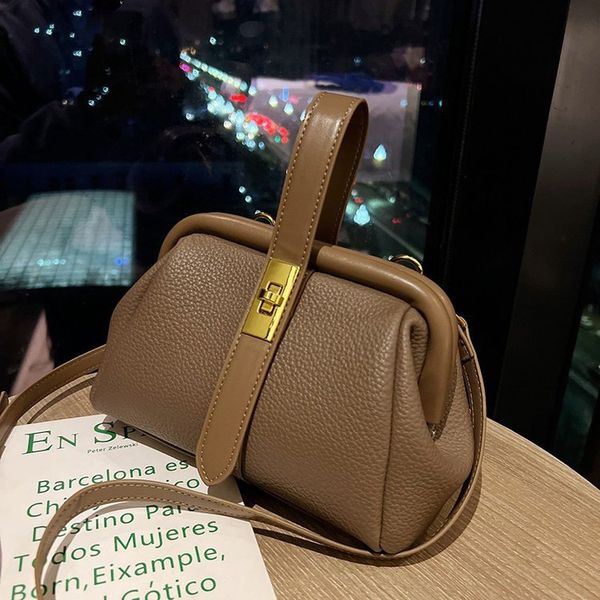 designer bags new lychee pattern high-quality texture french retro soft leather all-match one-shoulder crossbody 20cm
designer bags new lychee pattern high-quality texture french retro soft leather all-match one-shoulder crossbody 20cm