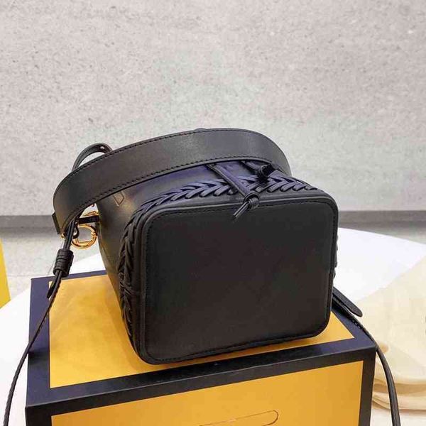 vintage print woven bucket women handbag pleated closure shoulder bags leather designer crossbody female purses 220406
vintage print woven bucket women handbag pleated closure shoulder bags leather designer crossbody female purses 220406