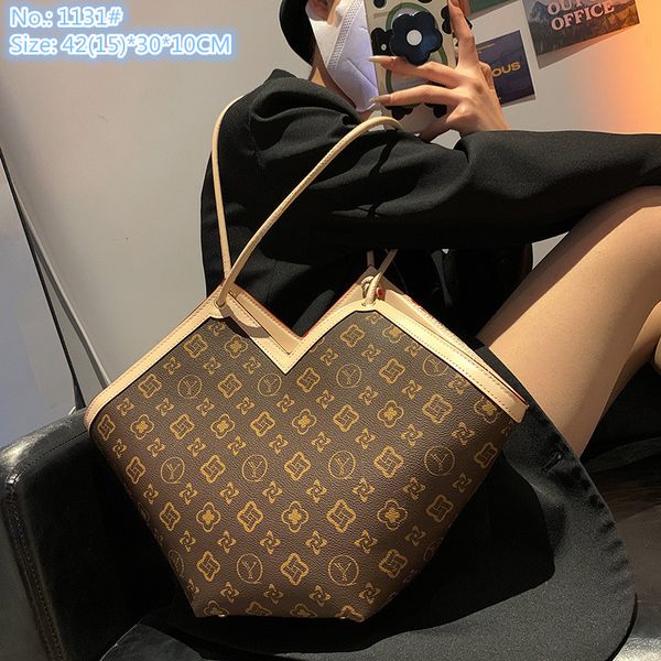 wholesale factory ladies shoulder bags 3 colors classic printing retro backpack simple large capacity elegant tote bag contrast leather fash, Black;red
wholesale factory ladies shoulder bags 3 colors classic printing retro backpack simple large capacity elegant tote bag contrast leather fash, Black;red