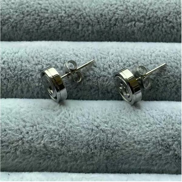 2022 titanium steel fashion stud women designer earrings white shell silver rose gold earrings luxurious letter cute size trendy jewelry who, Golden;silver
2022 titanium steel fashion stud women designer earrings white shell silver rose gold earrings luxurious letter cute size trendy jewelry who, Golden;silver