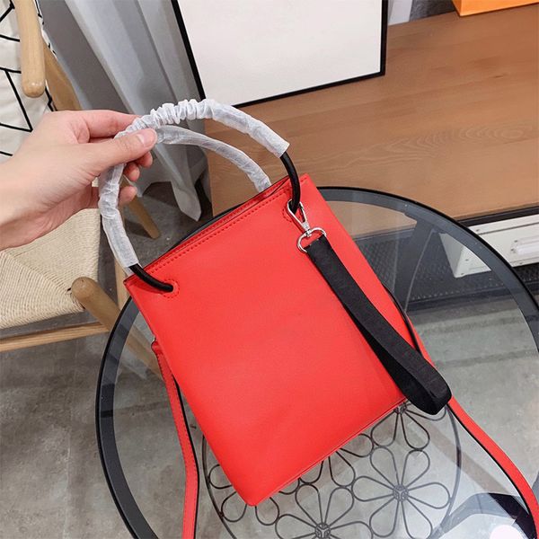women 2022 handbags wallets designer bags balenciagaesin shopping mini cell phone bag in checkered calfskin shoulder early fashion crossbody
women 2022 handbags wallets designer bags balenciagaesin shopping mini cell phone bag in checkered calfskin shoulder early fashion crossbody