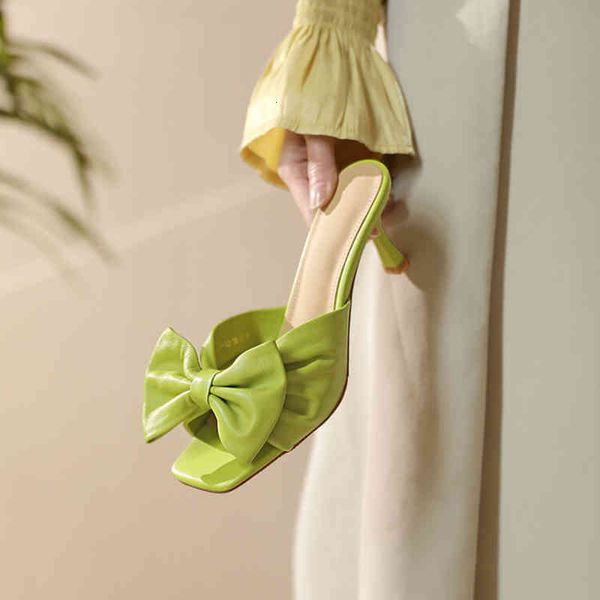 slippers summer style thin heels high fashion slippers women's sheepskin bow daily square head korean version one word sandals s4i5, Black
slippers summer style thin heels high fashion slippers women's sheepskin bow daily square head korean version one word sandals s4i5, Black