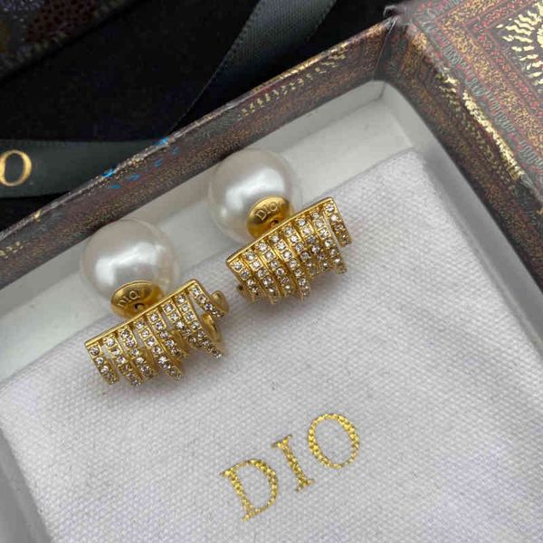 new diamond pearl temperament cool 2022 luxury brand fashion design versatile ladies jewelry stud earrings, Golden;silver
new diamond pearl temperament cool 2022 luxury brand fashion design versatile ladies jewelry stud earrings, Golden;silver