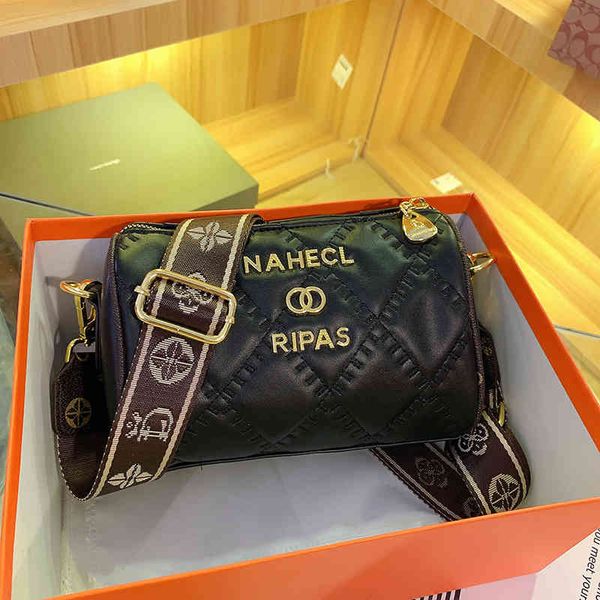 fashionable international pillow bag new 2022 foreign style versatile shoulder personalized texture women's leisure designer bags
fashionable international pillow bag new 2022 foreign style versatile shoulder personalized texture women's leisure designer bags