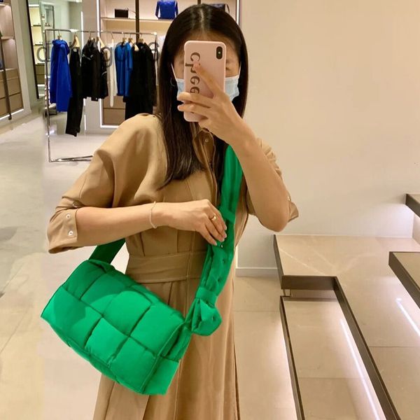 bottegas designer bags handbag 2022 venetas winter down cloth woven bag large capacity pillow space cotton single shoulder women's diag
bottegas designer bags handbag 2022 venetas winter down cloth woven bag large capacity pillow space cotton single shoulder women's diag