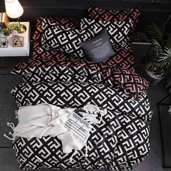 brand black plaid bedding set king size comforter cover polyester bed linen modern duvet with pillowcases
brand black plaid bedding set king size comforter cover polyester bed linen modern duvet with pillowcases