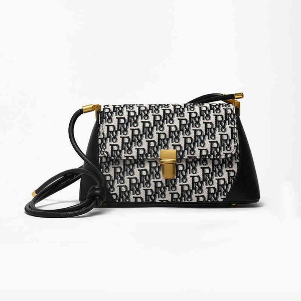 2022 new fashion trendy bags small canvas tote fashion autumn and winter large capacity one shoulder versatile messenger women's bag
2022 new fashion trendy bags small canvas tote fashion autumn and winter large capacity one shoulder versatile messenger women's bag