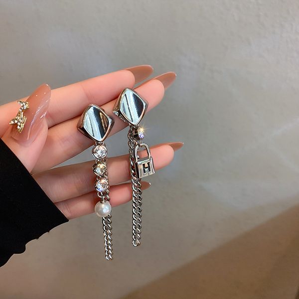 925 silver stud rhinestone-encrusted pearl tassel small lock asymmetric earrings european and american fashion normcore style earrings niche, Golden
925 silver stud rhinestone-encrusted pearl tassel small lock asymmetric earrings european and american fashion normcore style earrings niche, Golden