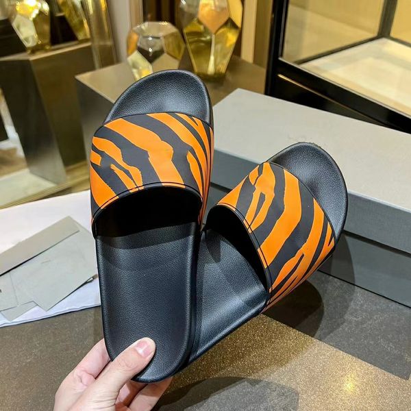 2022 designer luxury slippers womens slippers correct floral print leather ladies flip-flops black and white with og frame dust bag stylish
2022 designer luxury slippers womens slippers correct floral print leather ladies flip-flops black and white with og frame dust bag stylish